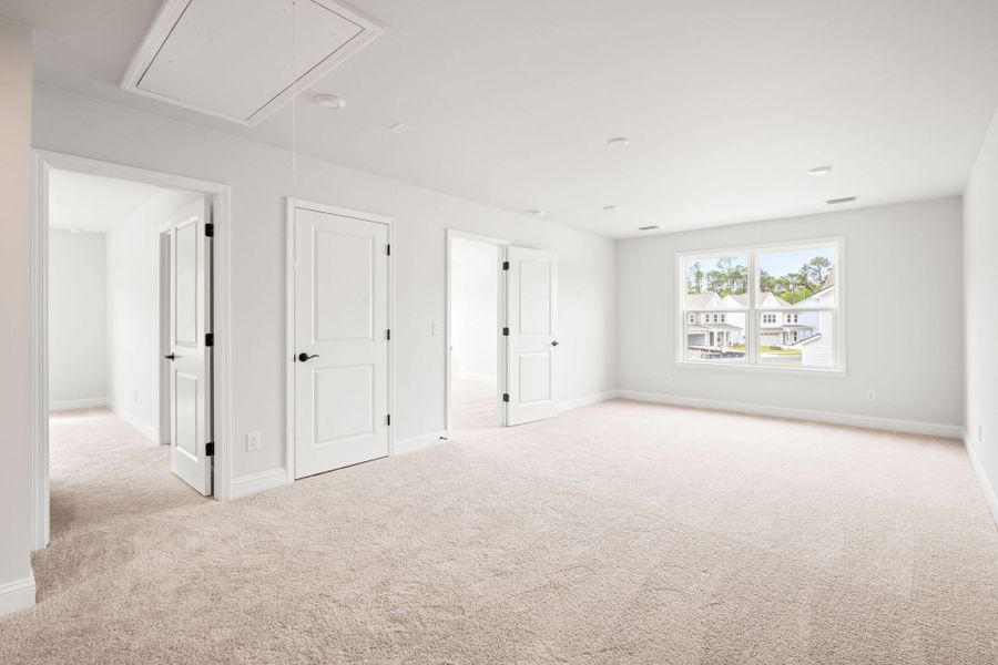 Spacious, unfurnished interior of a new home in Waterways, Richmond Hill (Image 26).
