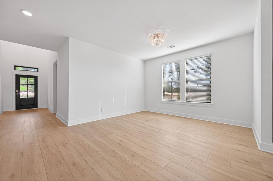 Spacious, unfurnished interior of a new home in Sorella, Tomball (Image 36).