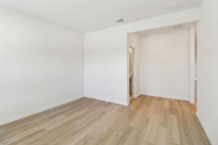 Spacious, unfurnished interior of a new home in , Farmersville (Image 29).