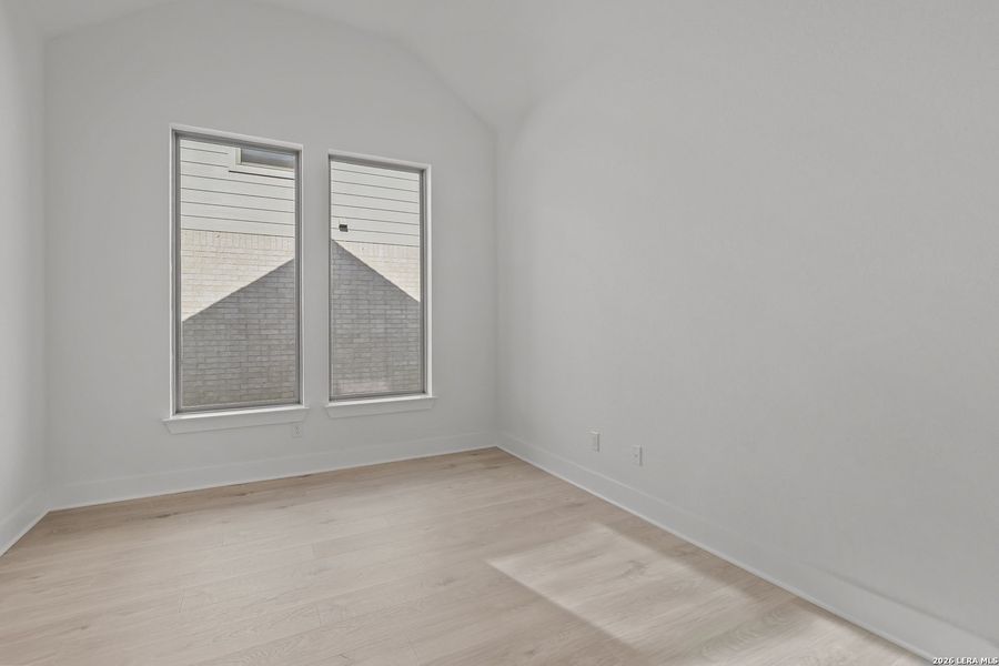 Spacious, unfurnished interior of a new home in Nopal Valley, San Antonio (Image 19).