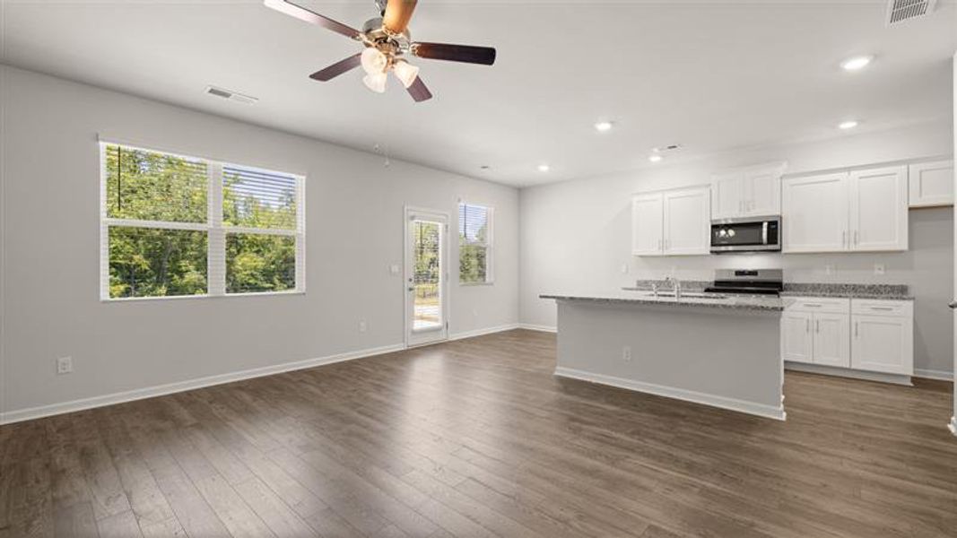 Spacious, unfurnished interior of a new home in Sherwood Manor, Atlanta (Image 10).