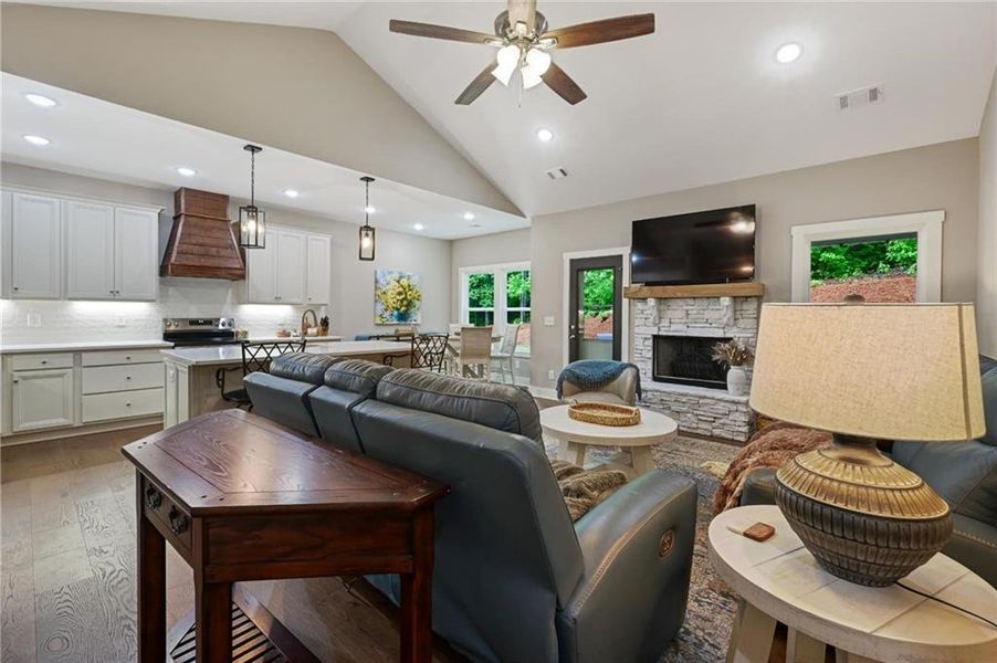 Furnished interior view inside a new home in , Villa Rica (Image 9).