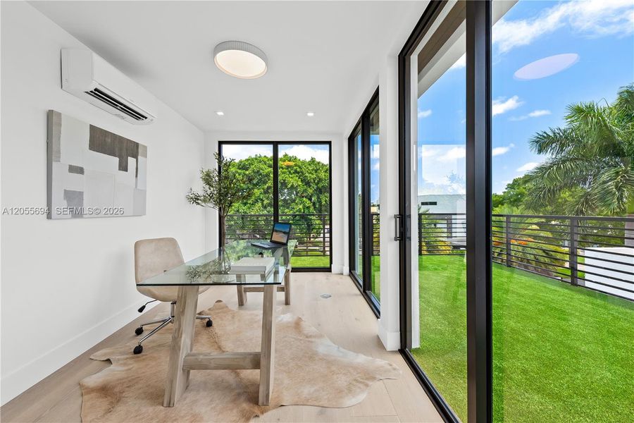 Exterior details and patio area of a home in , Fort Lauderdale (Image 30).