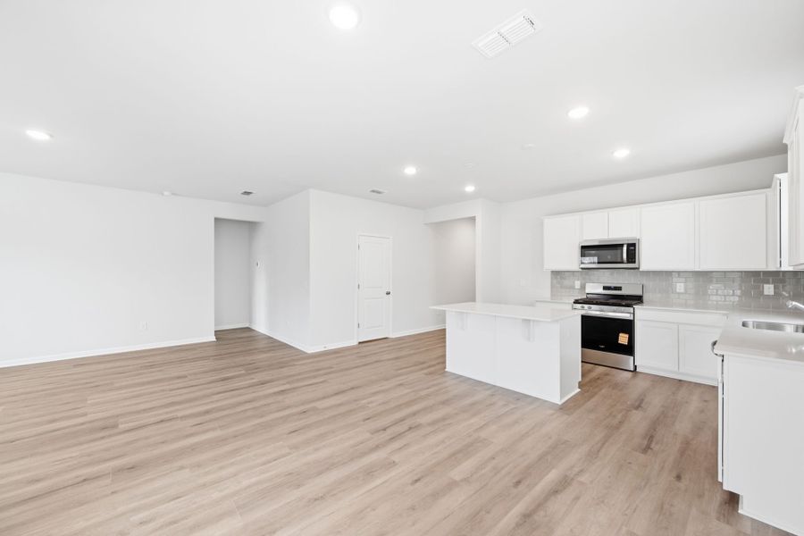 Spacious, unfurnished interior of a new home in Grand Arbor, Blythewood (Image 31).