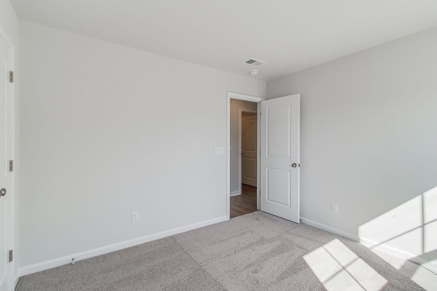 Spacious, unfurnished interior of a new home in Bluefield, Lexington (Image 30).