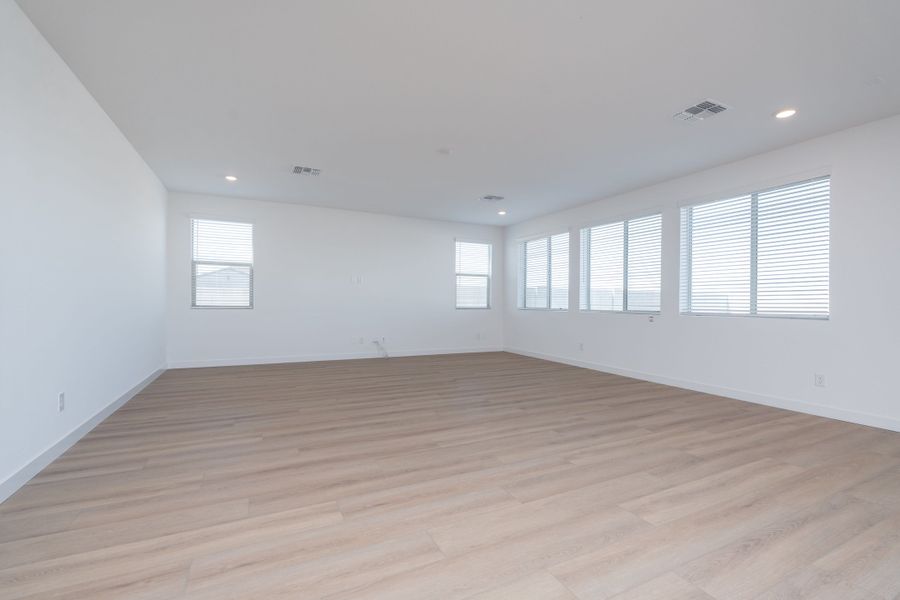Spacious, unfurnished interior of a new home in Terraza, San Tan Valley (Image 11). Spacious, unfurnished interior of a new home in Terraza, San Tan Valley (Image 11).