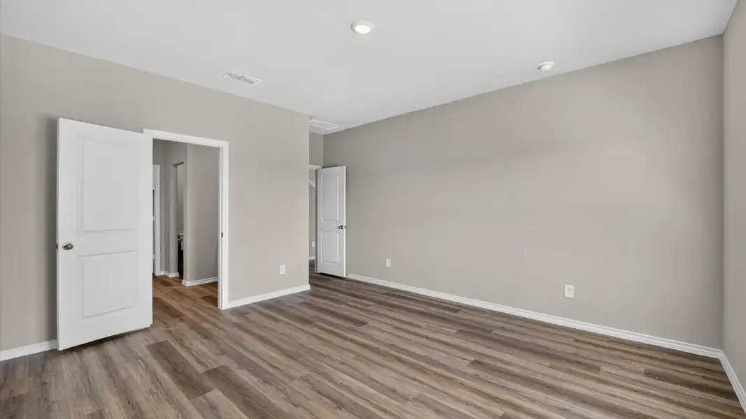 Spacious, unfurnished interior of a new home in Longhorn Estates, Fort Worth (Image 25).