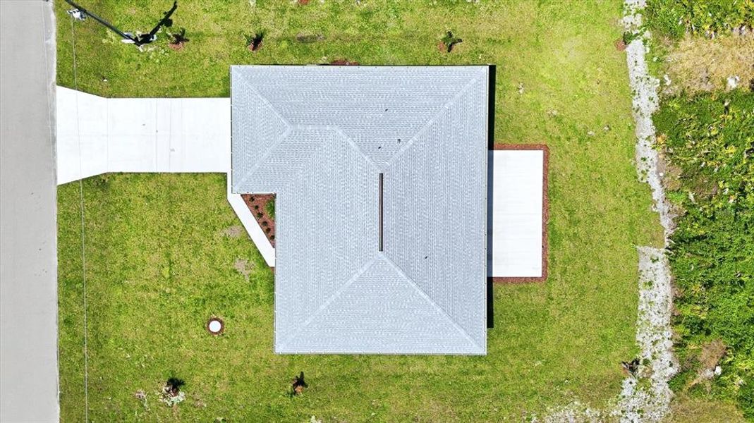 Exterior details and patio area of a home in , Placida (Image 3).