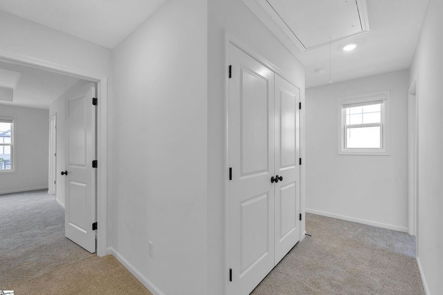 Spacious, unfurnished interior of a new home in Sedona, Greenville (Image 22).