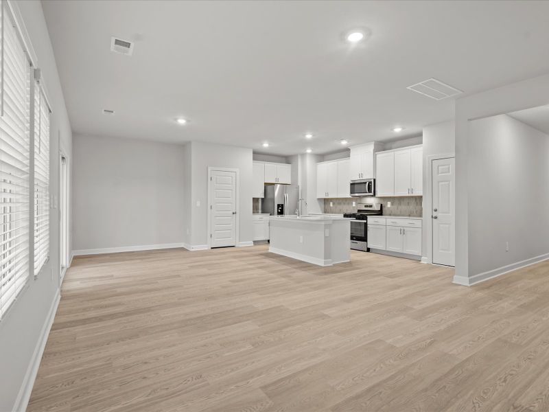 Spacious, unfurnished interior of a new home in Village at White Pine, Pendleton (Image 14).