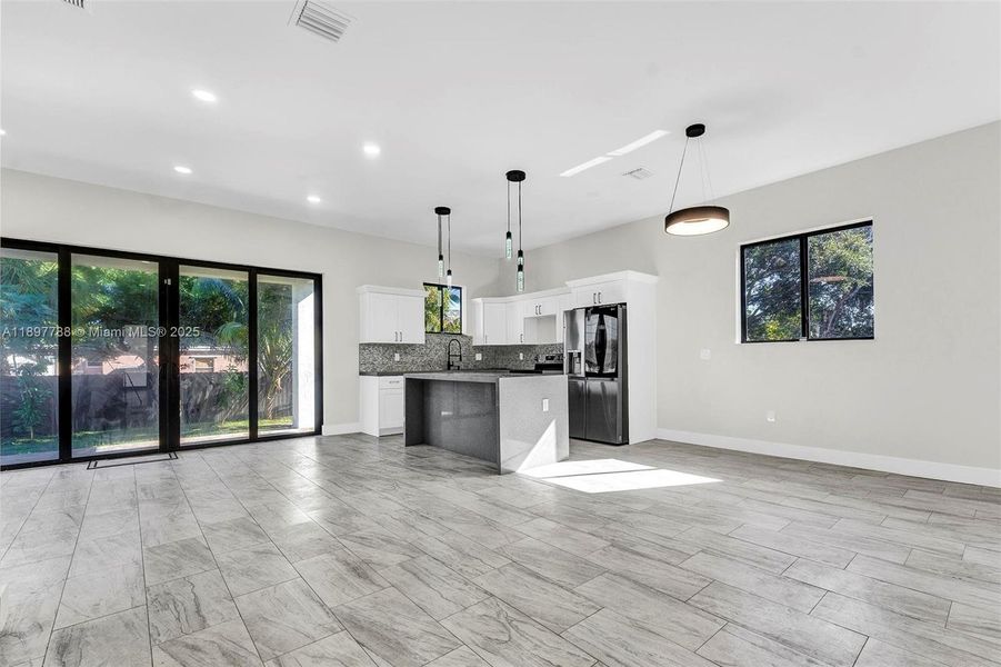 Spacious, unfurnished interior of a new home in , Hollywood (Image 34).