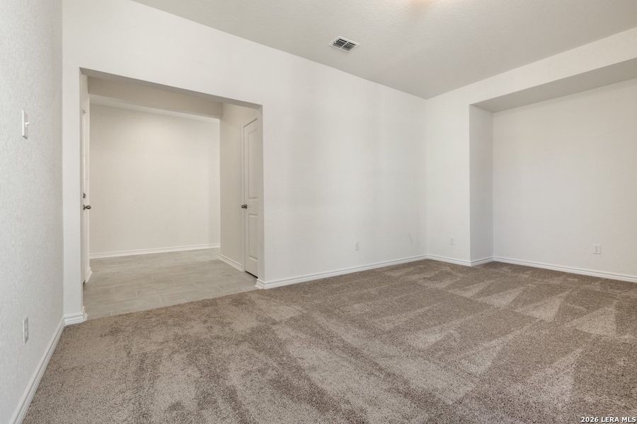 Spacious, unfurnished interior of a new home in Knox Ridge, Converse (Image 14).