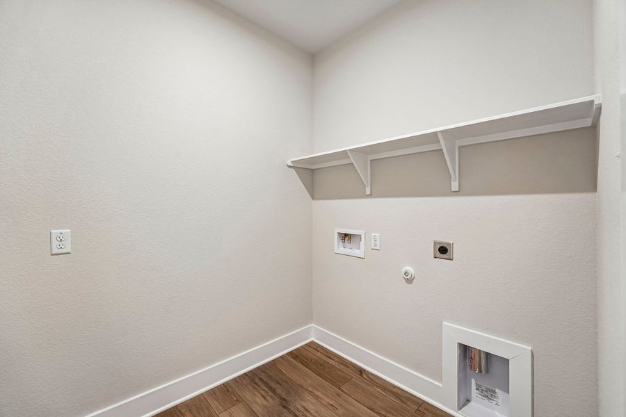 Spacious, unfurnished interior of a new home in Three Creeks, Belton (Image 13).