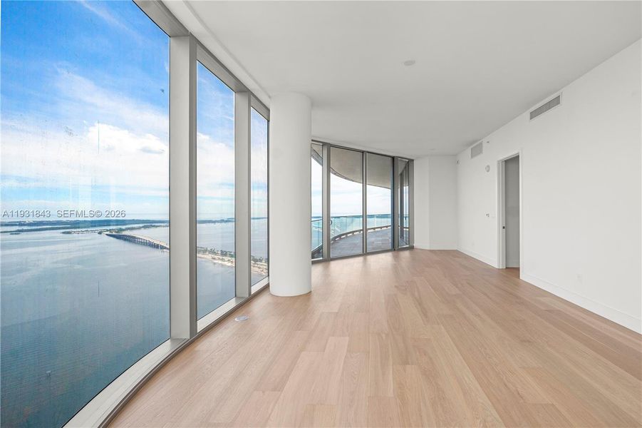 Spacious, unfurnished interior of a new home in Una Residences, Miami (Image 10).