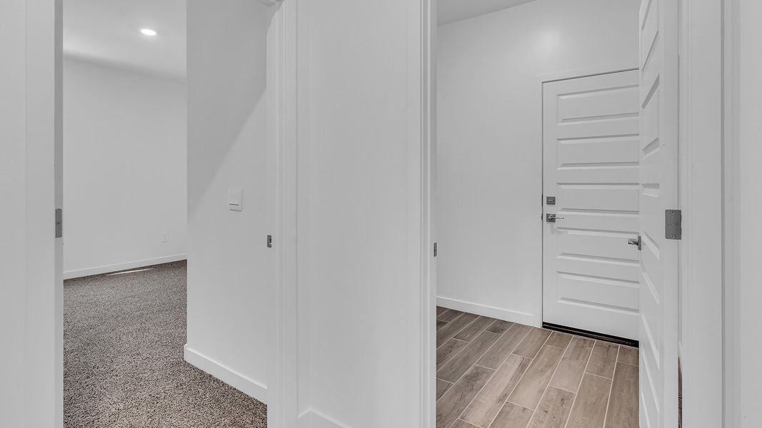 Spacious, unfurnished interior of a new home in The Oasis at Rocking K, Vail (Image 44).