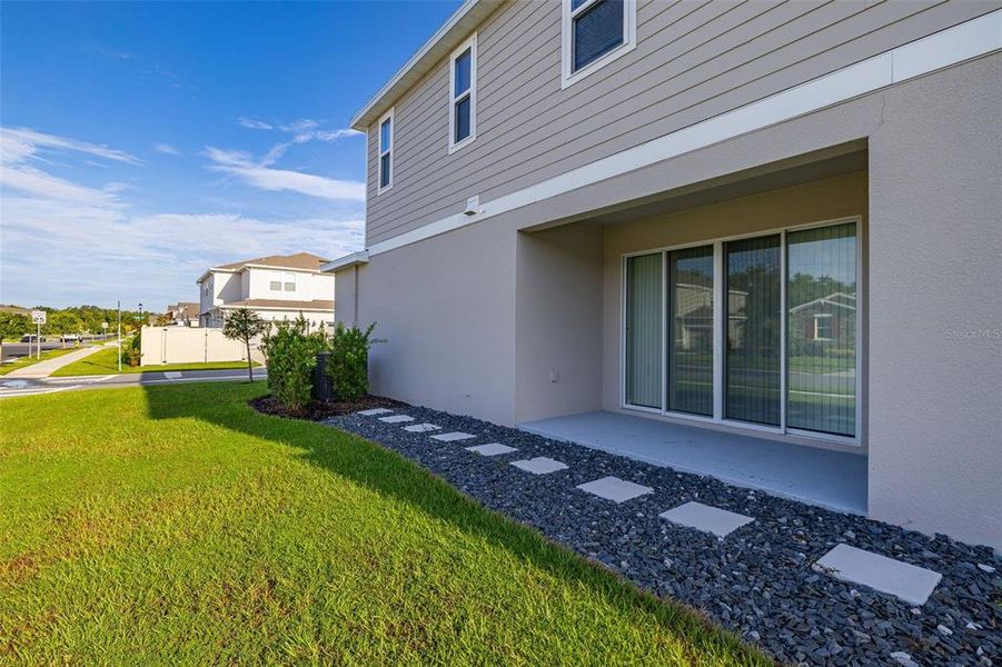 Exterior details and patio area of a home in , Kissimmee (Image 3).