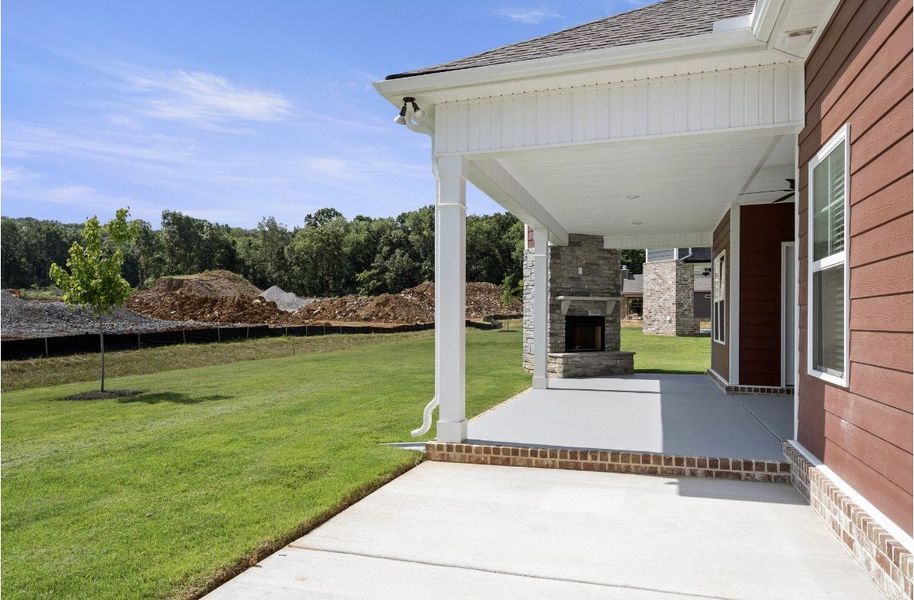 Exterior details and patio area of a home in Brewer Point, Murfreesboro (Image 3).