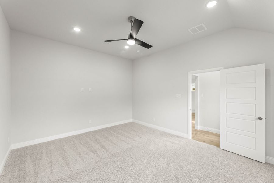 Spacious, unfurnished interior of a new home in Creekview Meadows, Pilot Point (Image 17).