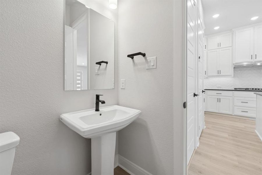 Furnished interior view inside a new home in Hillside at Las Colinas, Irving (Image 12). Furnished interior view inside a new home in Hillside at Las Colinas, Irving (Image 12).