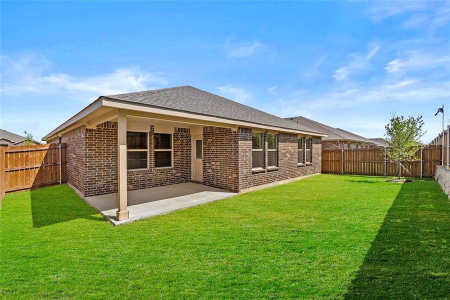 Exterior details and patio area of a home in Meadowbrook Estates, Cleburne (Image 4).