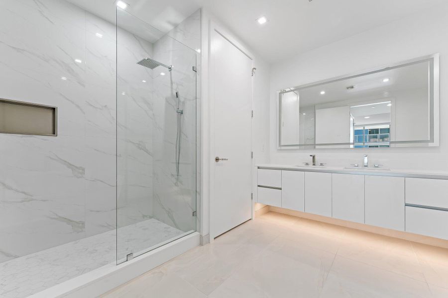 054-220LakeShoreDr-1219-WestPalmBeach-SM