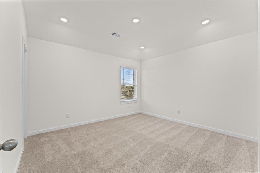 Spacious, unfurnished interior of a new home in , Angleton (Image 16).