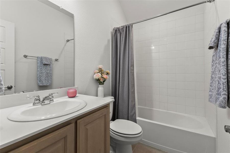 Furnished interior view inside a new home in , Melissa (Image 10).