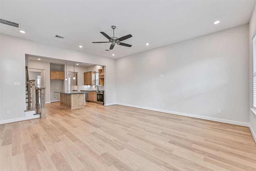 Spacious, unfurnished interior of a new home in Pearland Old Townsite, Pearland (Image 31).