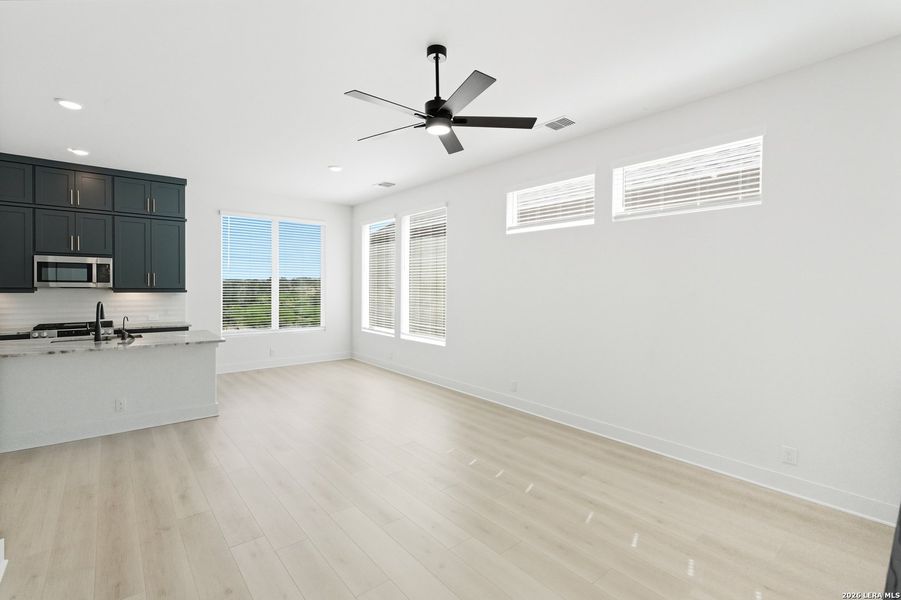 Spacious, unfurnished interior of a new home in Centero at Stone Oak, San Antonio (Image 18).