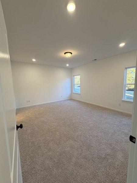 Spacious, unfurnished interior of a new home in Marlin Pointe, White House (Image 8).