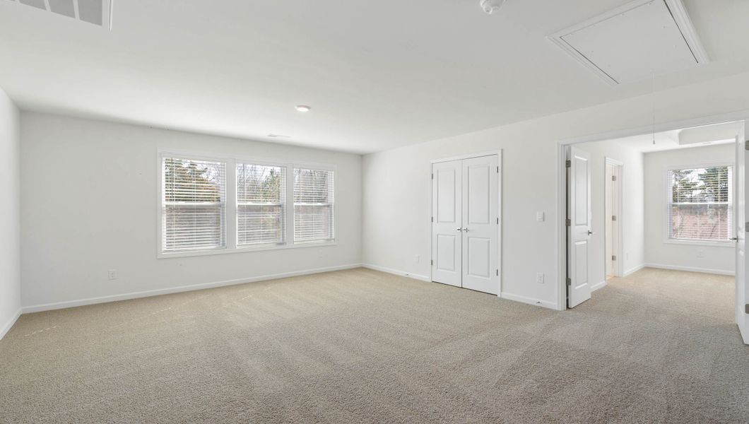 Spacious, unfurnished interior of a new home in Cottonwood Ridge, Piedmont (Image 22).