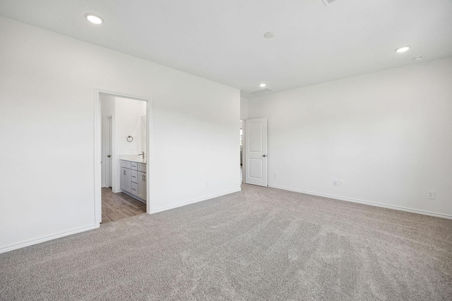 Spacious, unfurnished interior of a new home in Montgomery Bend, Montgomery (Image 26).