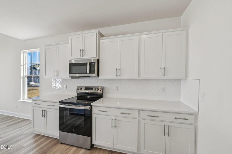 10-web-or-mls-Hipwood Dr-S2901-010