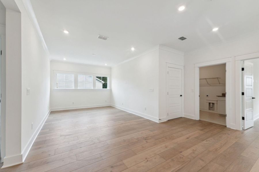 Spacious, unfurnished interior of a new home in Liberty Hill Farm, Mount Pleasant (Image 40).