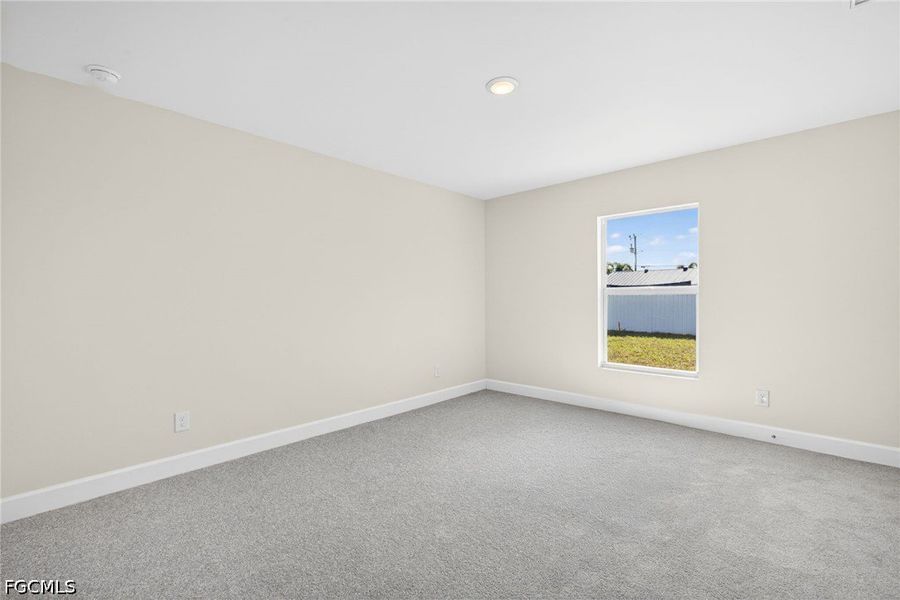 Spacious, unfurnished interior of a new home in Cape Coral, Cape Coral (Image 22).