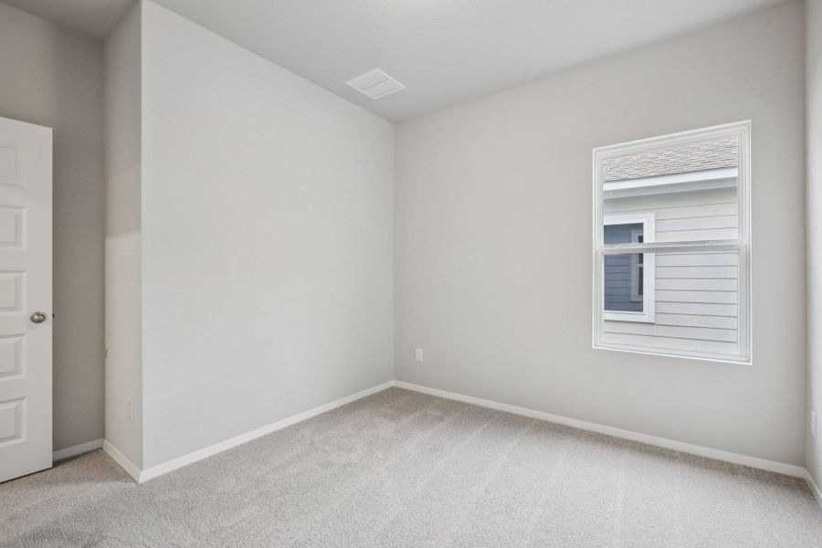 Spacious, unfurnished interior of a new home in Harvest Ridge, Elgin (Image 28).