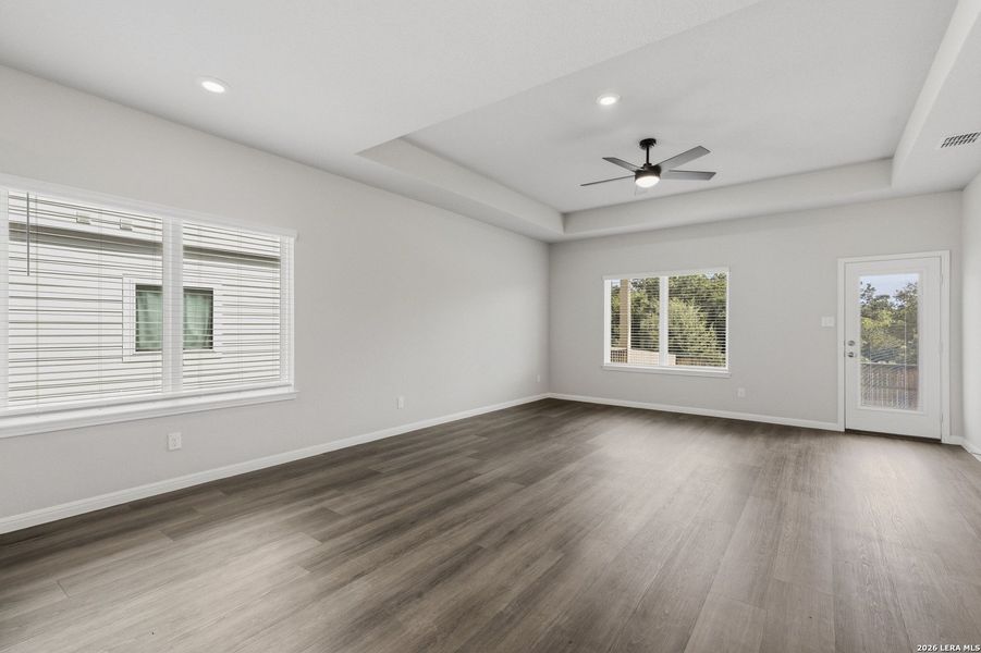 Spacious, unfurnished interior of a new home in Cinco Lakes, San Antonio (Image 23).