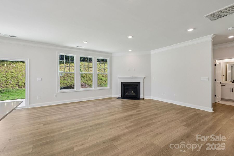 Spacious, unfurnished interior of a new home in Falls Cove, Troutman (Image 19).