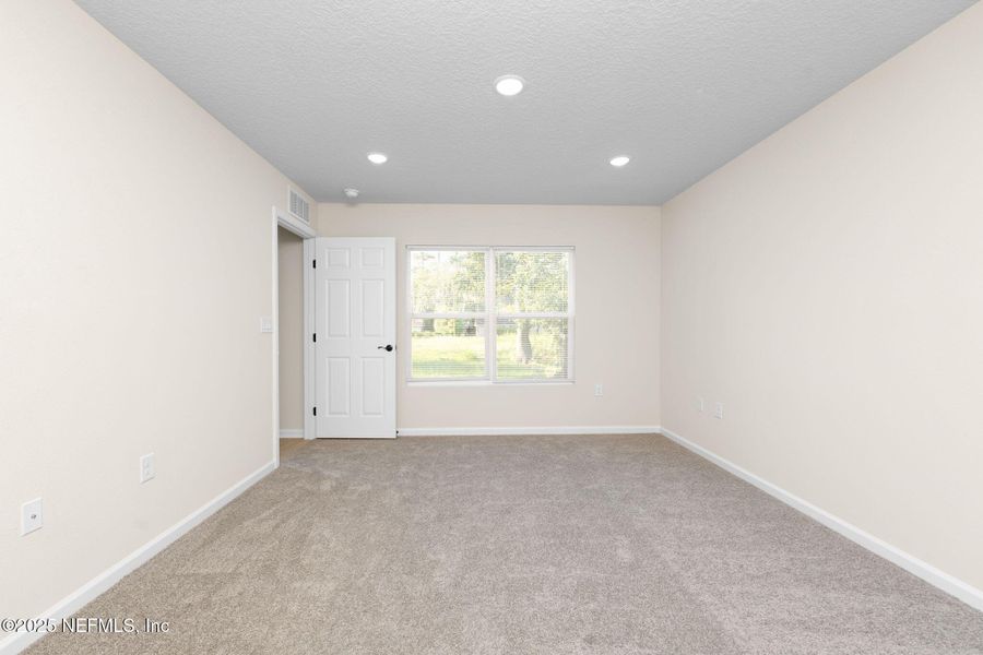 Spacious, unfurnished interior of a new home in , Green Cove Springs (Image 23).