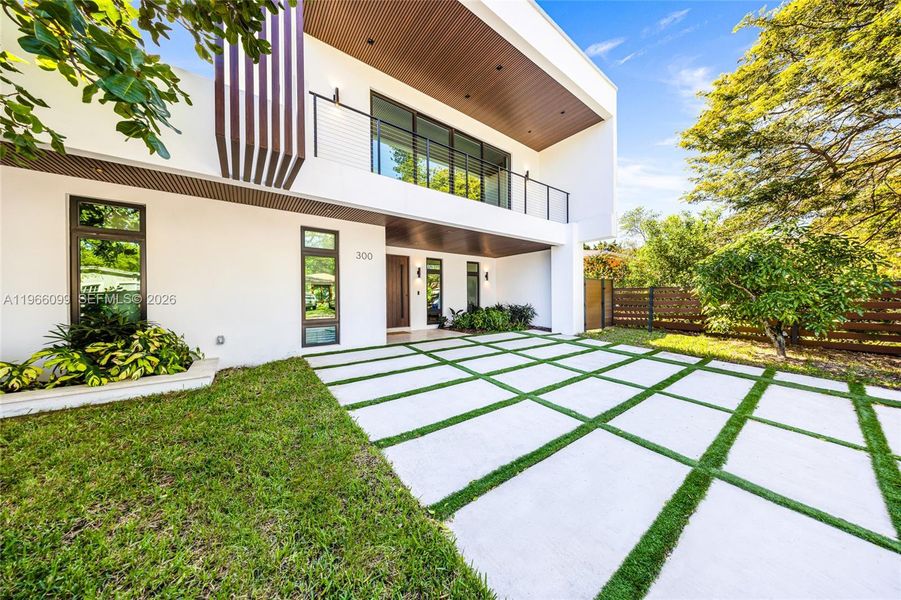 Exterior details and patio area of a home in , Miami (Image 43).