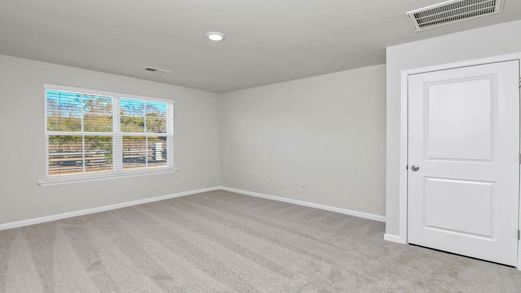 Spacious, unfurnished interior of a new home in Gates Village, Lugoff (Image 18).