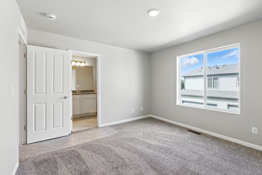 Spacious, unfurnished interior of a new home in Pintail Commons at Johnstown Village, Johnstown (Image 37).