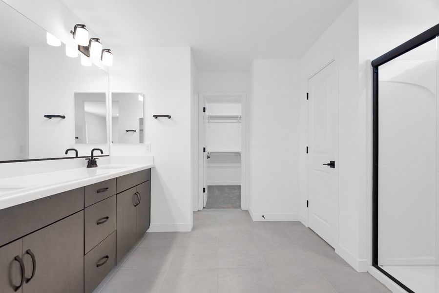 Representative furnished interior of a home built from the Winsor by Taylor Morrison in Stonehaven Discovery Collection, Glendale (Image 14).