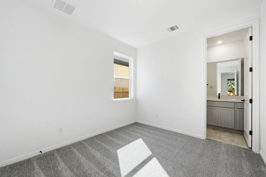 Spacious, unfurnished interior of a new home in Parkside on the River, Georgetown (Image 24).