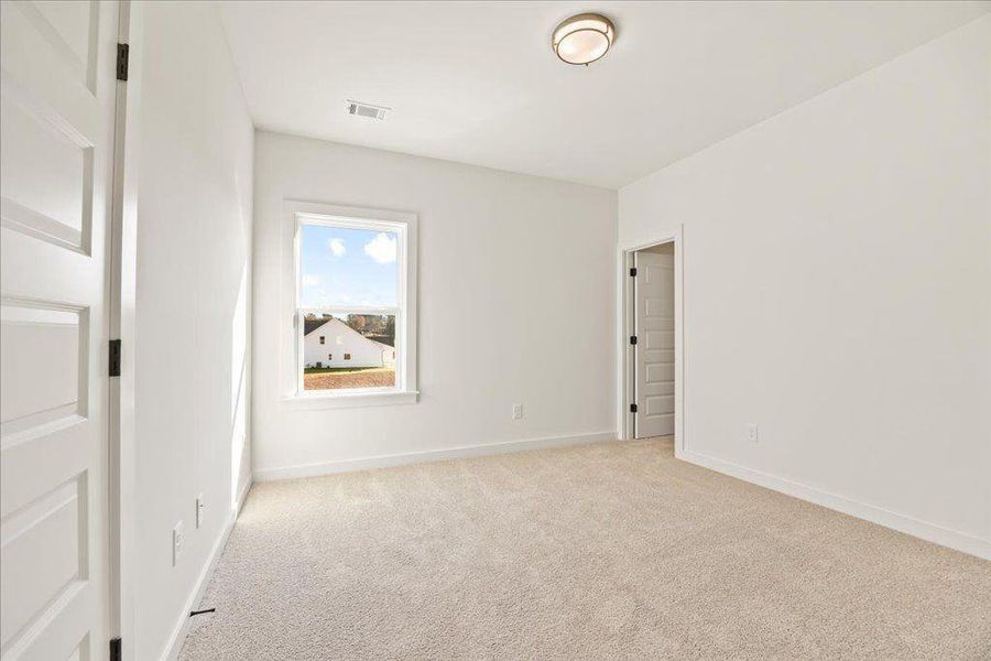 Spacious, unfurnished interior of a new home in Brooks Pond, Cumming (Image 35).