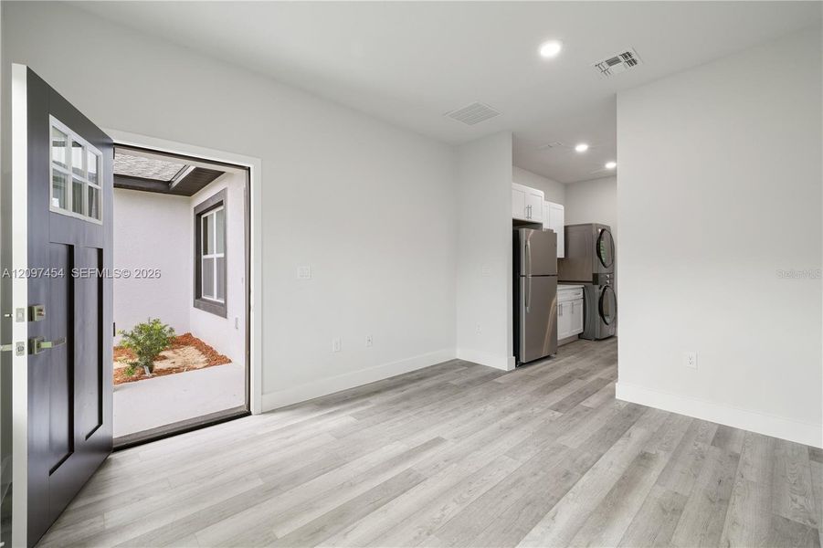Spacious, unfurnished interior of a new home in , Ocala (Image 28).