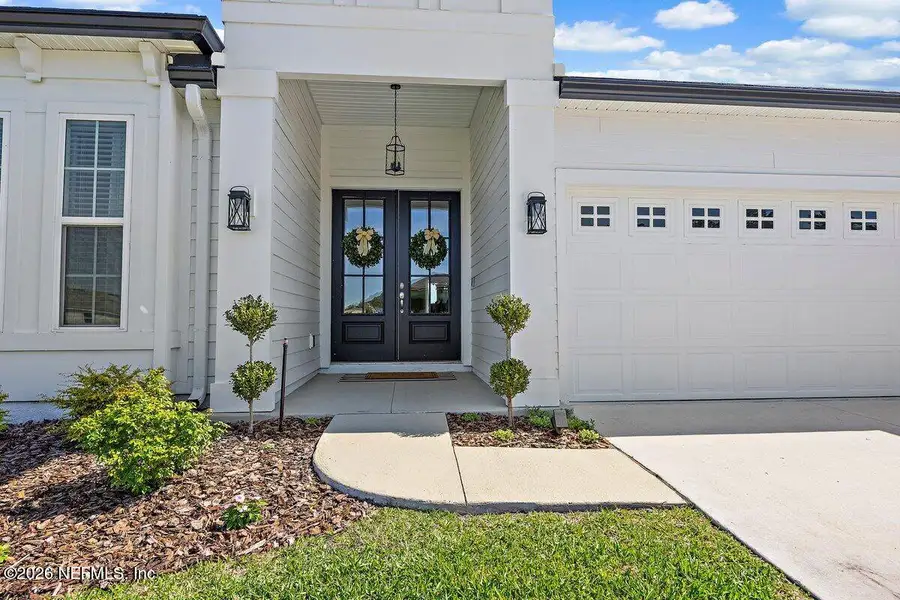Exterior details and patio area of a home in , Green Cove Springs (Image 3).