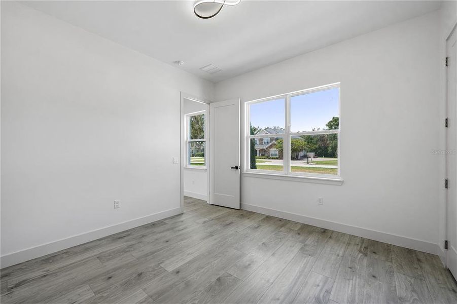 Spacious, unfurnished interior of a new home in , Leesburg (Image 37).