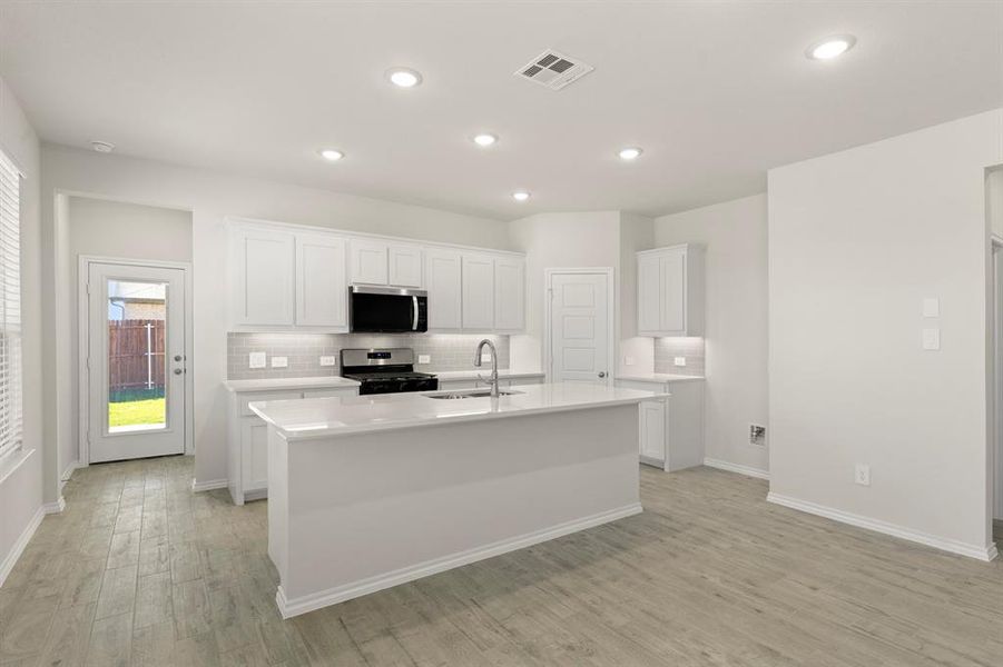 15. 2508 Breakaway - Kitchen (2)