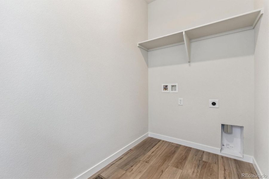 Spacious, unfurnished interior of a new home in Prestige Collection at Parkdale Commons, Lafayette (Image 23).